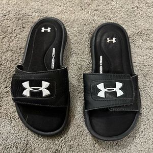 Under Armour FlipFlops Size 2